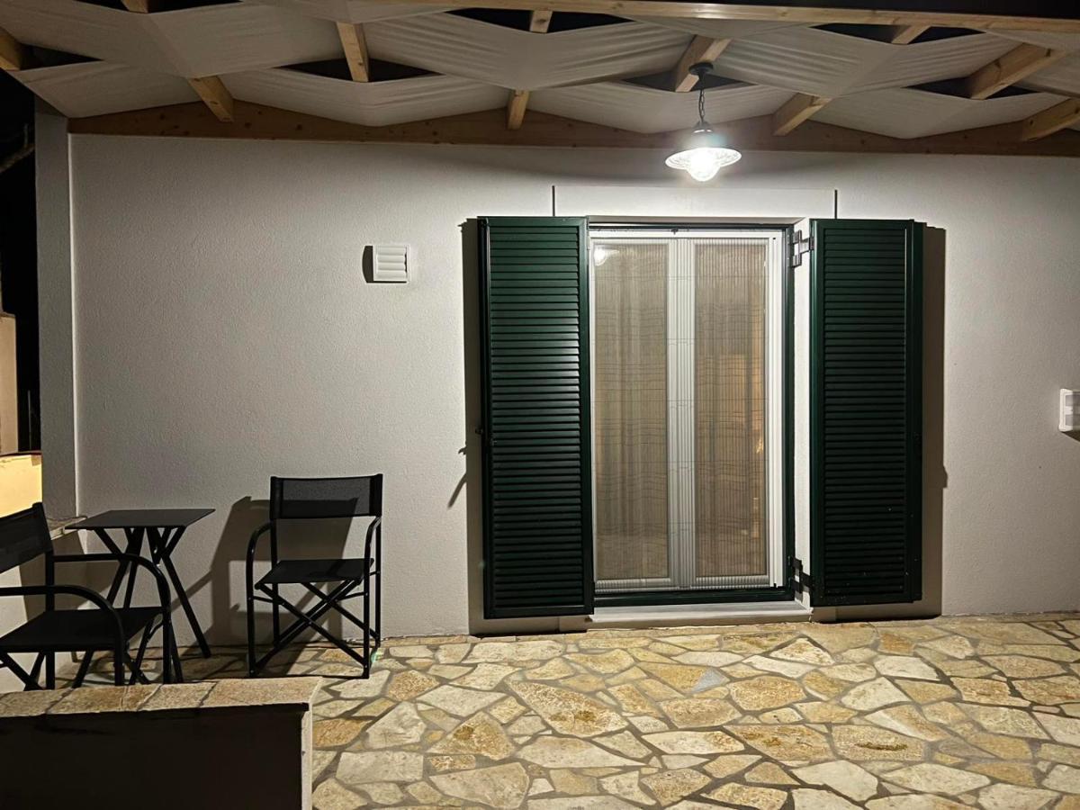 The Old Stables Apartment Vátos Екстериор снимка