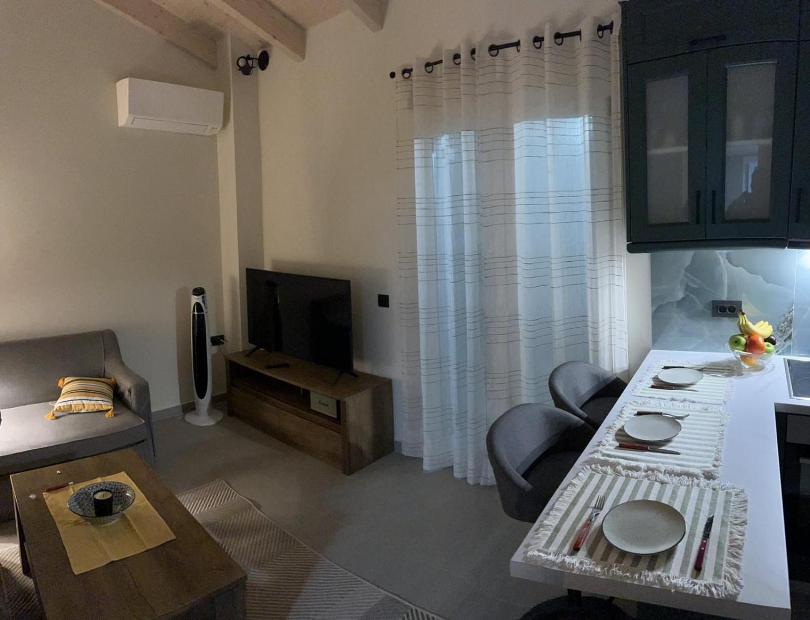 The Old Stables Apartment Vátos Екстериор снимка
